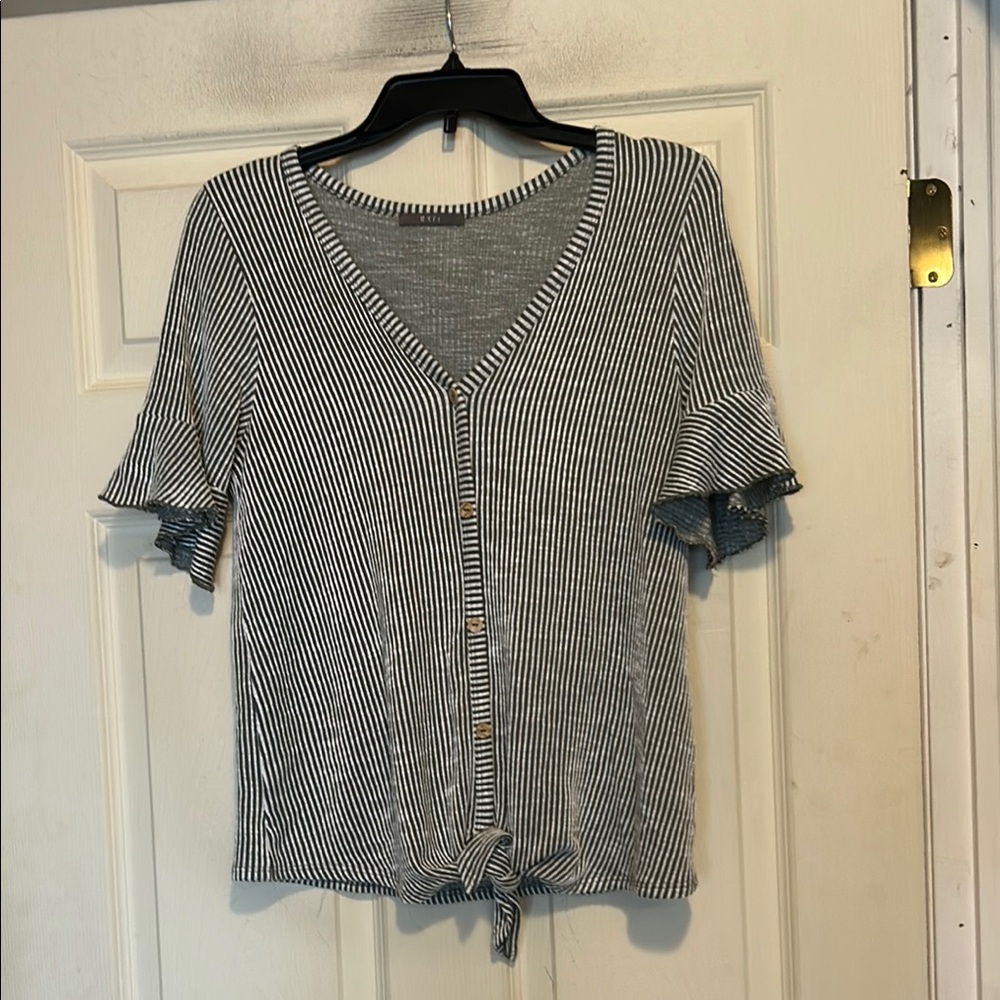 Gyft Green and White Tie Front Top Size Small